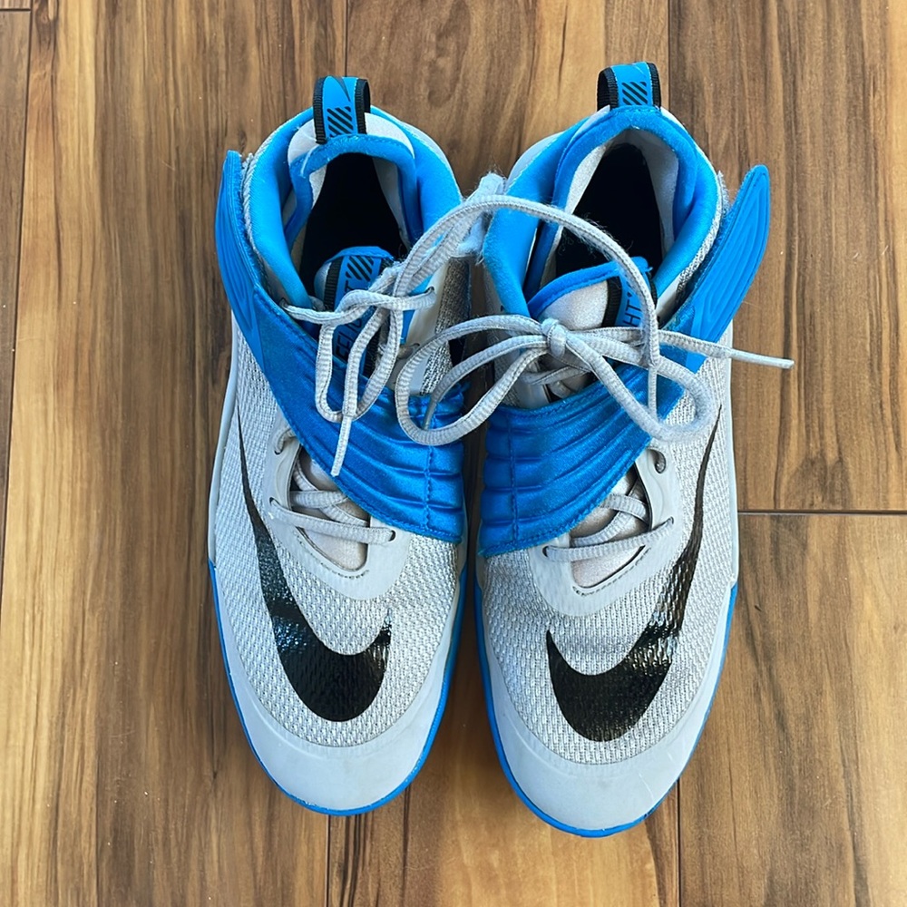 Nike future flight big kid sneaker size 5.5Y